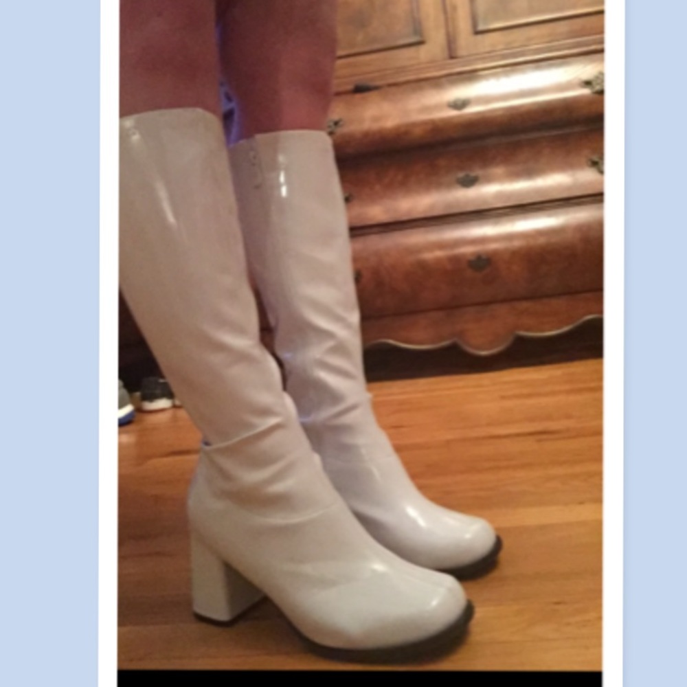 Go go boots👢👢👢